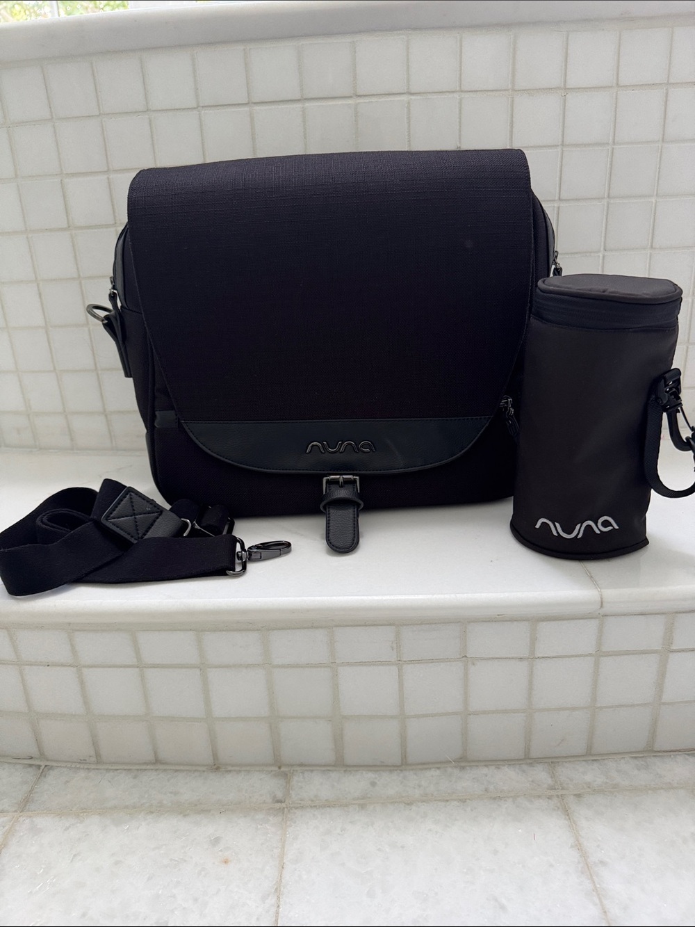 Nuna Black Baby diaper Messenger Bag with Insulated Bottle Carrier